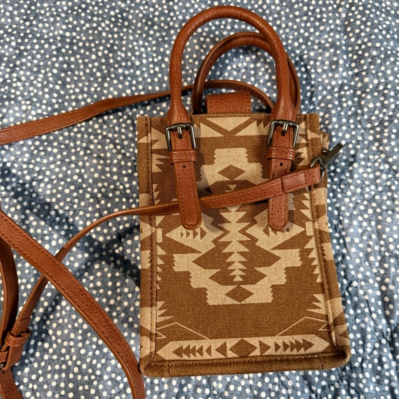 Wrangler Tan Geometric Crossbody Bag - Picture 7 of 7